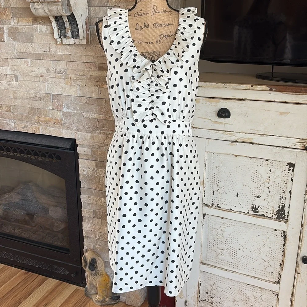 Kate Spade 100% silk white black polka dot sleeveless ruffle top dress. Size zip